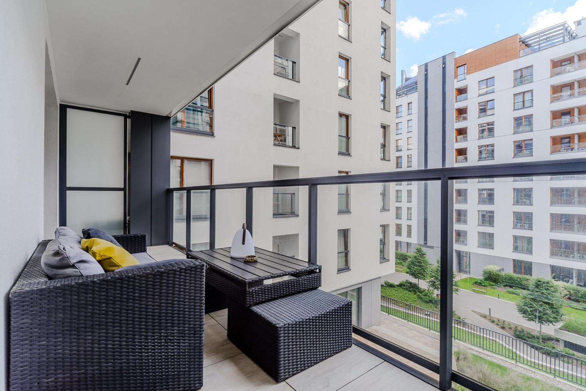Cozy Family Apartments With Balcony Near Zlote Tarasy Βαρσοβία Εξωτερικό φωτογραφία