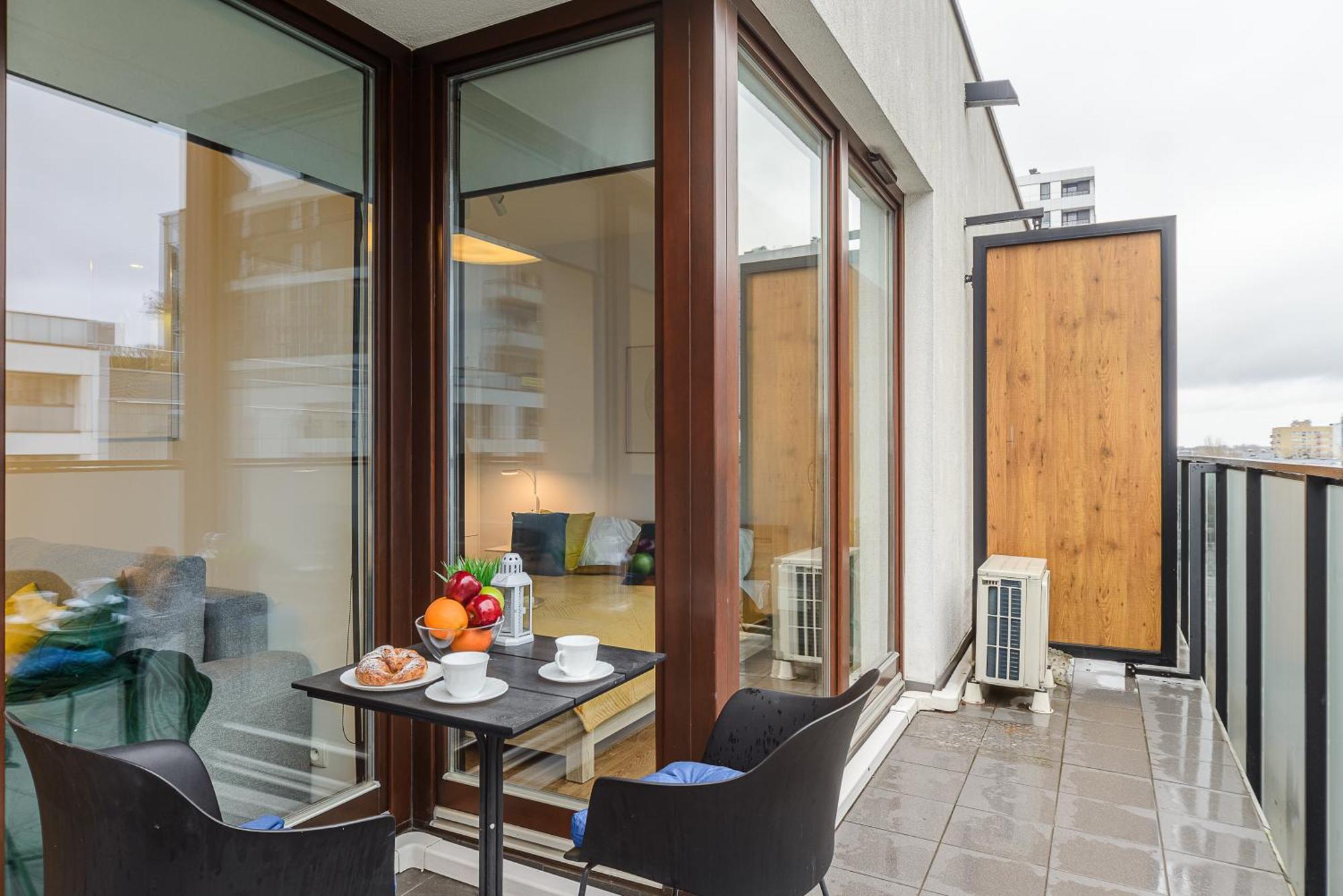Cozy Family Apartments With Balcony Near Zlote Tarasy Βαρσοβία Δωμάτιο φωτογραφία