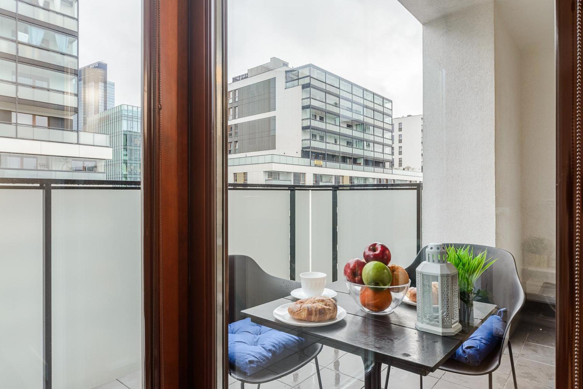 Cozy Family Apartments With Balcony Near Zlote Tarasy Βαρσοβία Δωμάτιο φωτογραφία