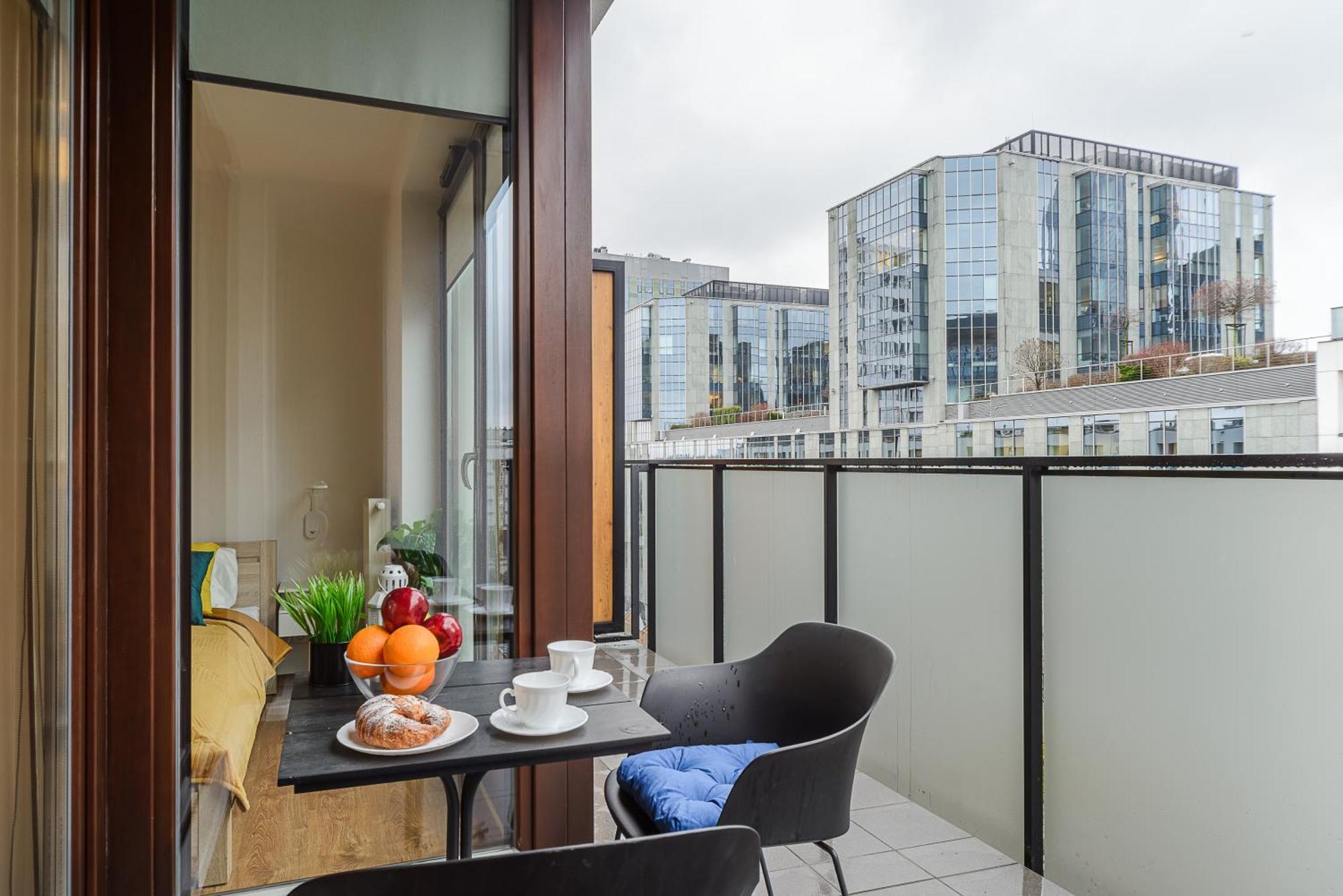 Cozy Family Apartments With Balcony Near Zlote Tarasy Βαρσοβία Δωμάτιο φωτογραφία